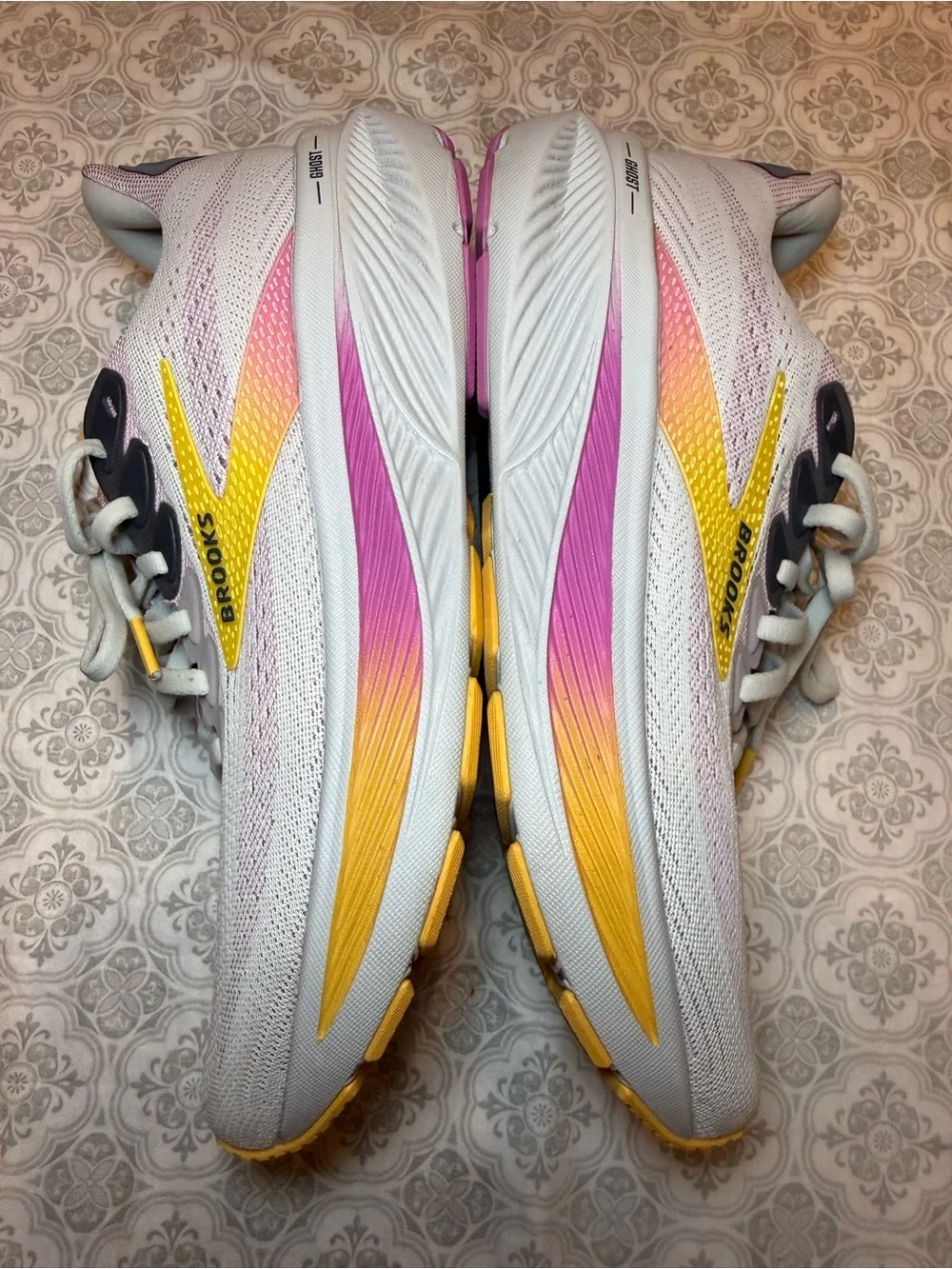 Brooks Ghost 17 Running Shoe - Women's 1204312A070 Narrow(2A) Size 9